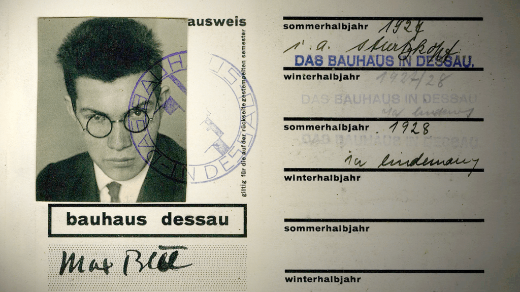 3. Carné de Max Bill que le acredita como estudiante de la Bauhaus de Dessau.  MAX, BINIA + JAKOB BILL STIFTUNG